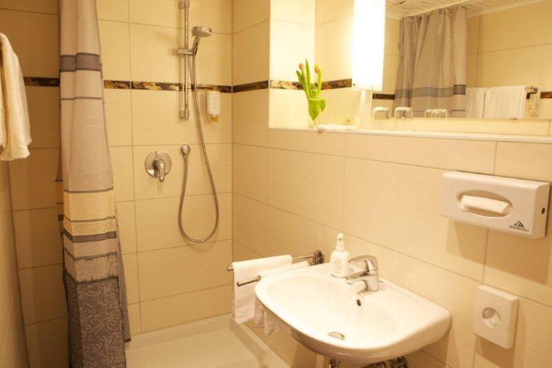 Standard Double Room image 2
