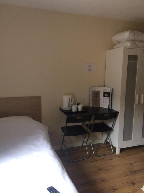 Twin Room image 2
