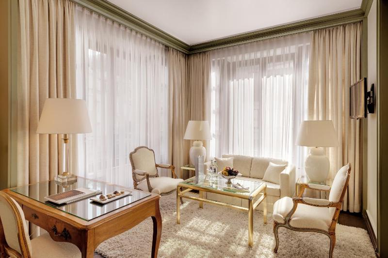 Executive Suite image 3