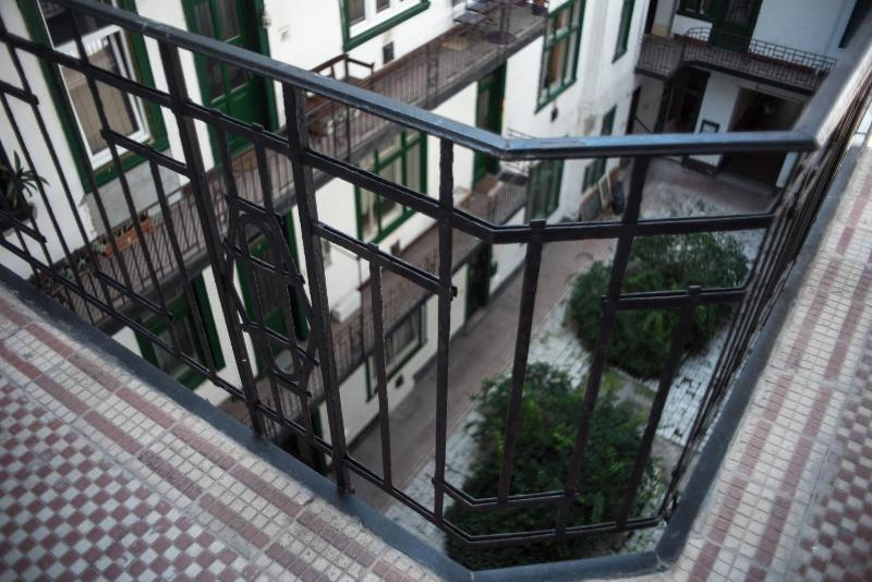 Studio Apartment image 2