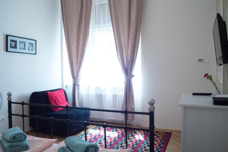Friendly home in the center - image 15