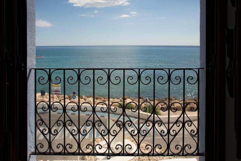 Double or Twin Room with Sea View image 3