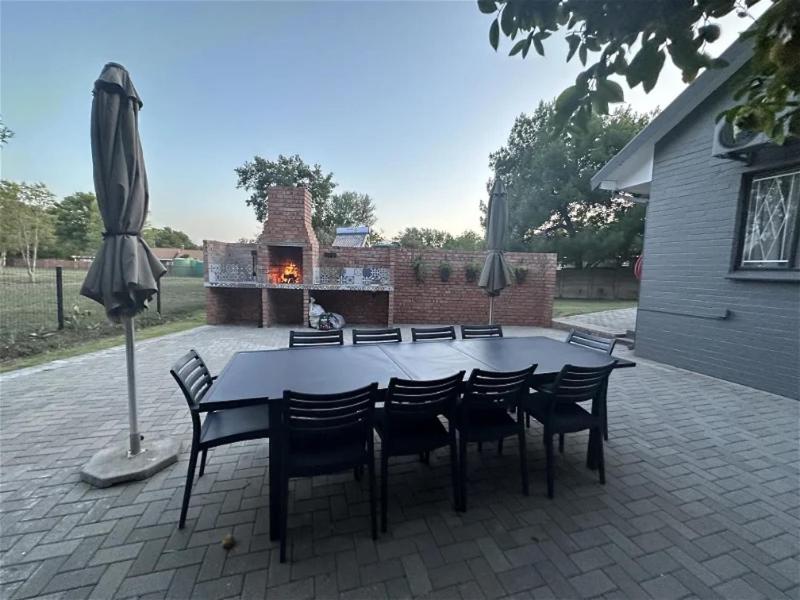 Spacious apartment with an outdoor fireplace - image 1