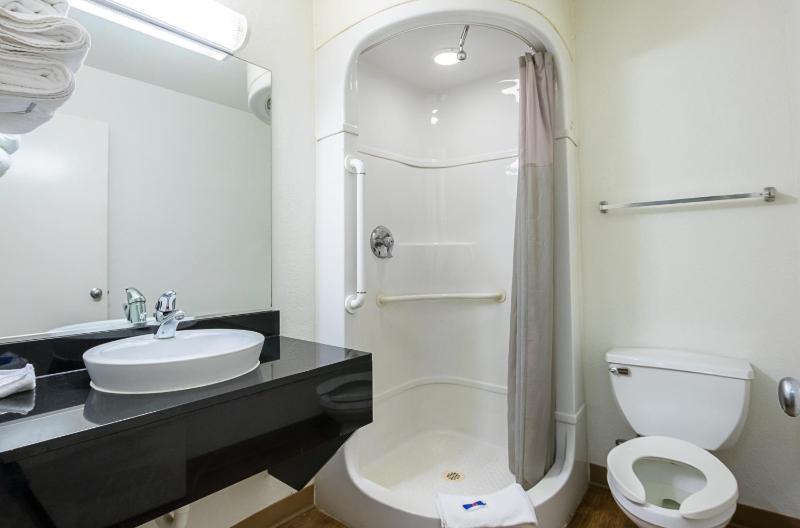 Standard Suite - Non-Smoking image 2