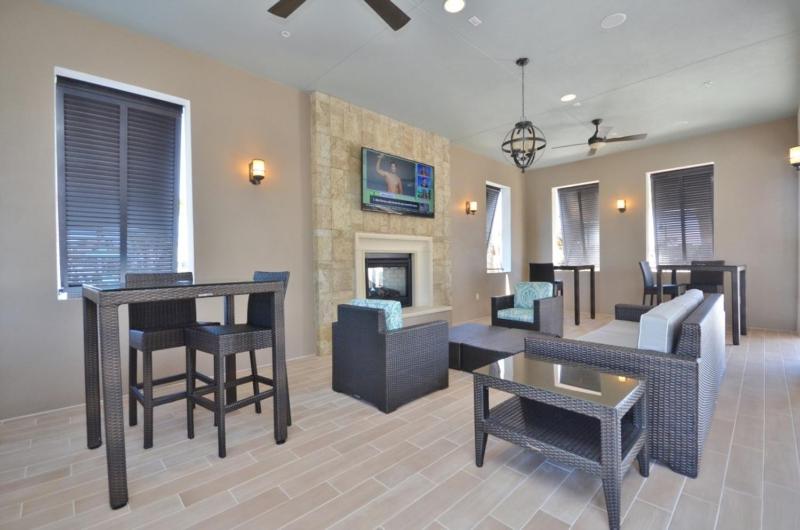 Beautiful 5 Bed Pool Home At Resort- No Resort Fee townhouse - image 43
