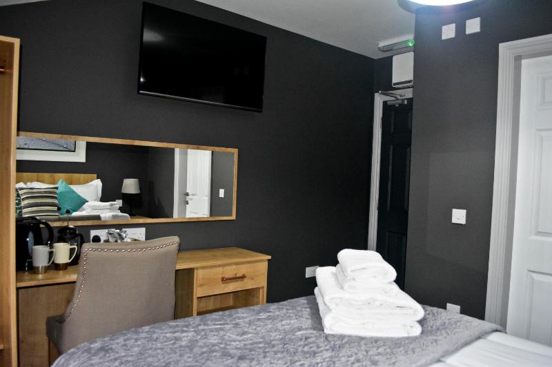 Standard Double Room image 2