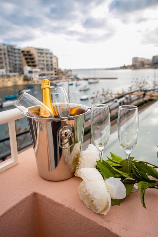 Sumptuous 2 bedrooms townhouse with large roof top terrace hot tub & sea view GOSTJ-2 - image 4