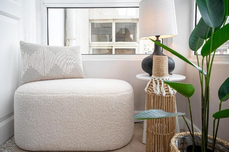 Sumptuous 2 bedrooms townhouse with large roof top terrace hot tub & sea view GOSTJ-2 - image 13