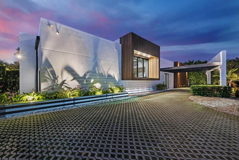 Villa Victory with pool - image 2