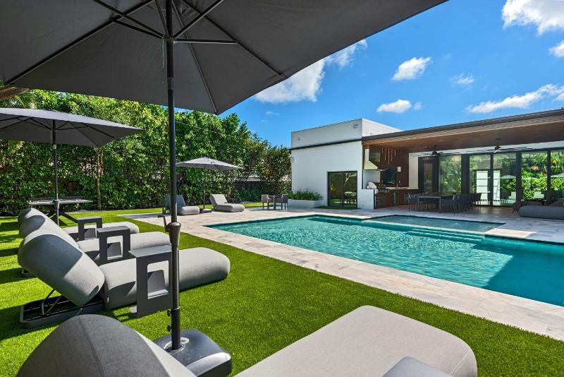 Villa Victory with pool - image 5