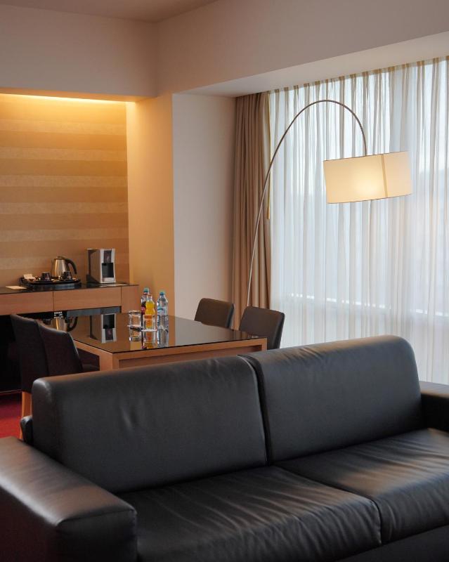 Ramada by Wyndham Oradea - image 33