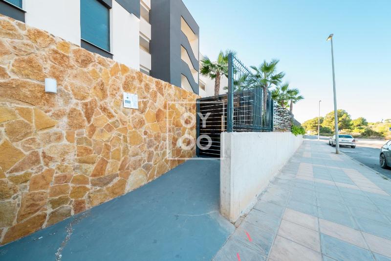 Orihuela Poolside Retreat High-end apt Pool views - by OYOOSTAYS - image 14