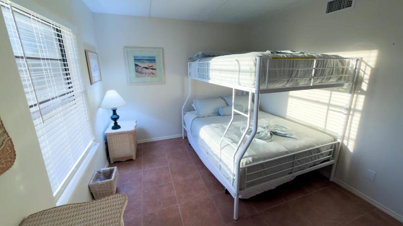 Renovated 1st Floor Beach 250ft Pool apts - image 46