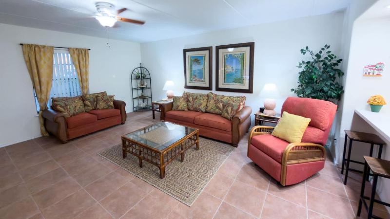 Renovated 1st Floor Beach 250ft Pool apts - image 48