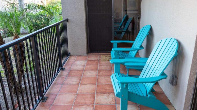 Renovated 1st Floor Beach 250ft Pool apts - image 2