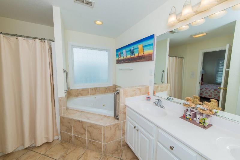 Dove Ocean - Old Nags Head Place 350 Yds to Beach Elevator Pool Hot Tub Outdoor Kitchen - image 11