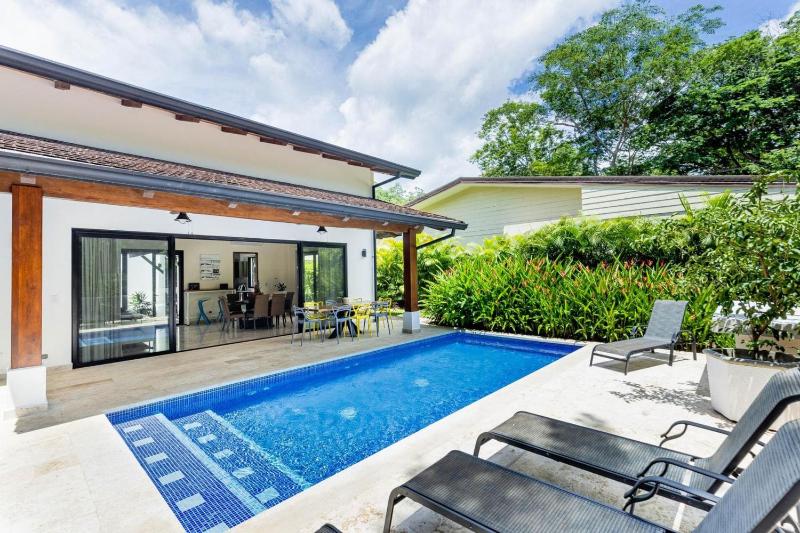 Private Pool Luxury Modern House - Free Golf Cart - Llama del Bosque - Reserva Conchal Golf Resort - image 16