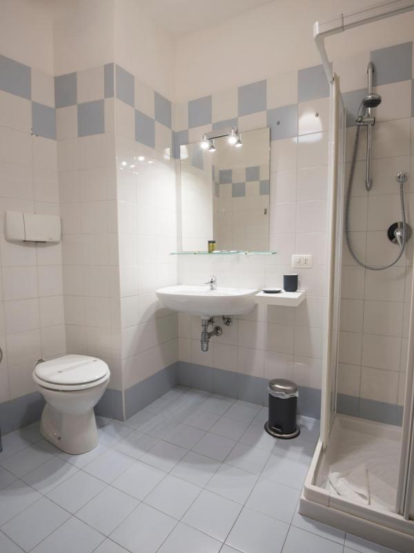 Single Room with Private External Bathroom image 1