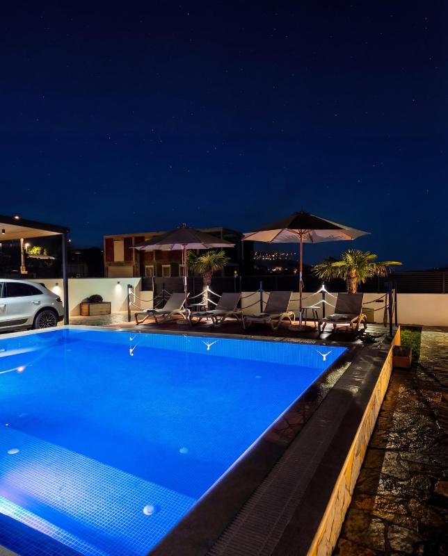 Luxury Villa Bar - image 15