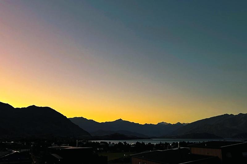 Stylish Panoramic Mountain and Lake Views - image 34