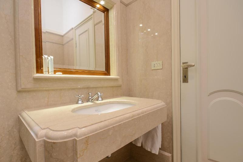 Superior Single Room image 4