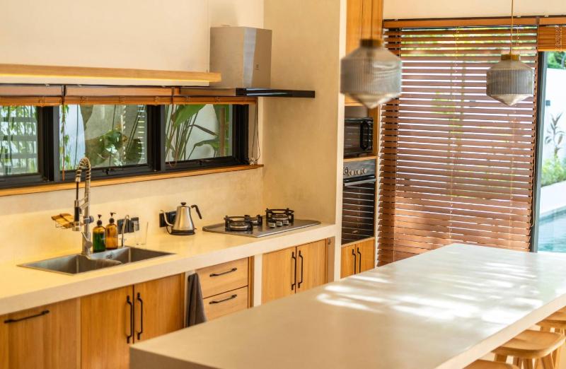 Bingin Comfort Home 3BR with Full Kitchen Laundry and Cinema - image 10