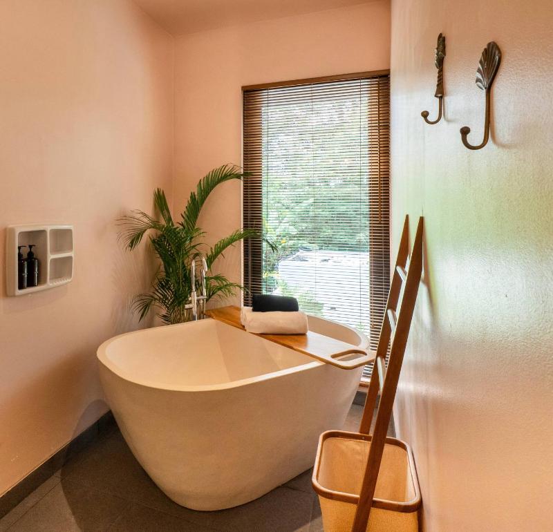Bingin Comfort Home 3BR with Full Kitchen Laundry and Cinema - image 8