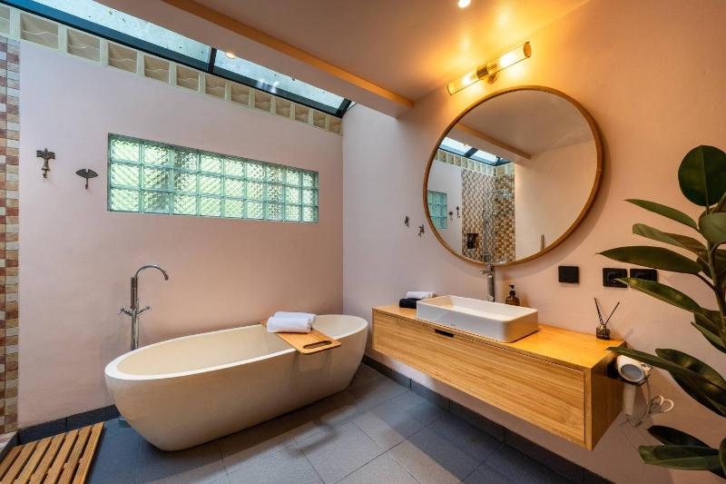 Bingin Comfort Home 3BR with Full Kitchen Laundry and Cinema - image 4
