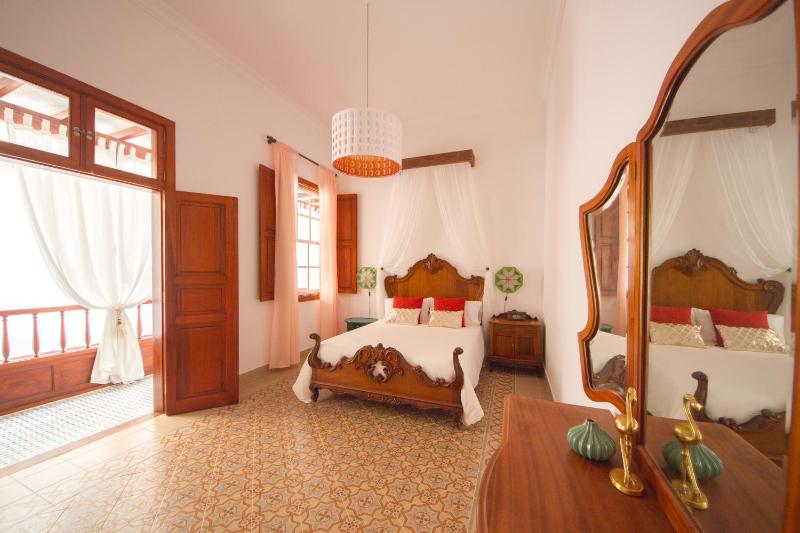 Aminta Home charmy rooms in Vegueta - image 23