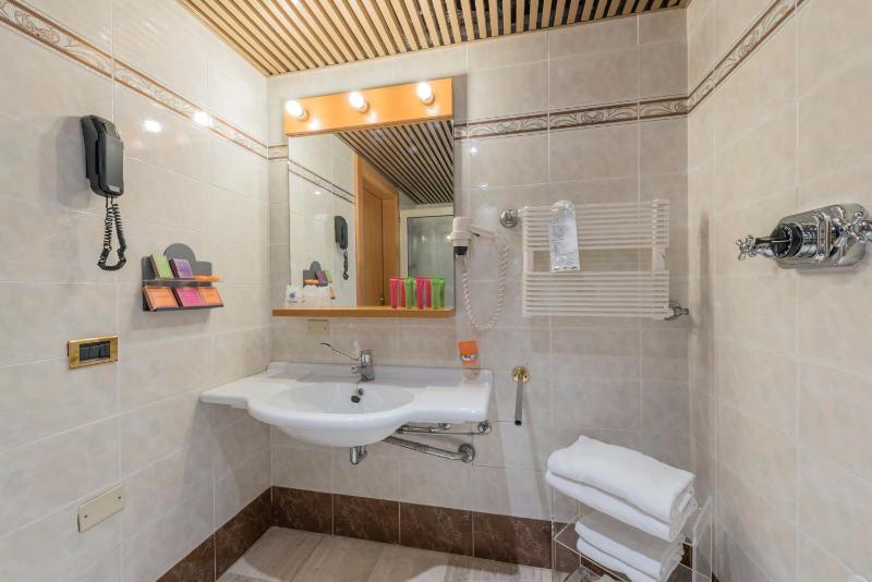 Classic Triple Room image 1