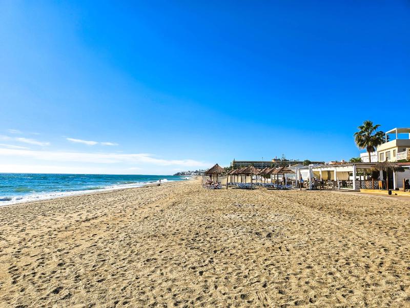 Apartment in centre of La Cala 200 metres from beach - image 4