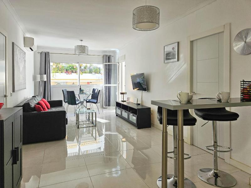 Apartment in centre of La Cala 200 metres from beach - image 25