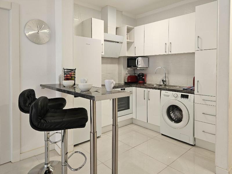 Apartment in centre of La Cala 200 metres from beach - image 5