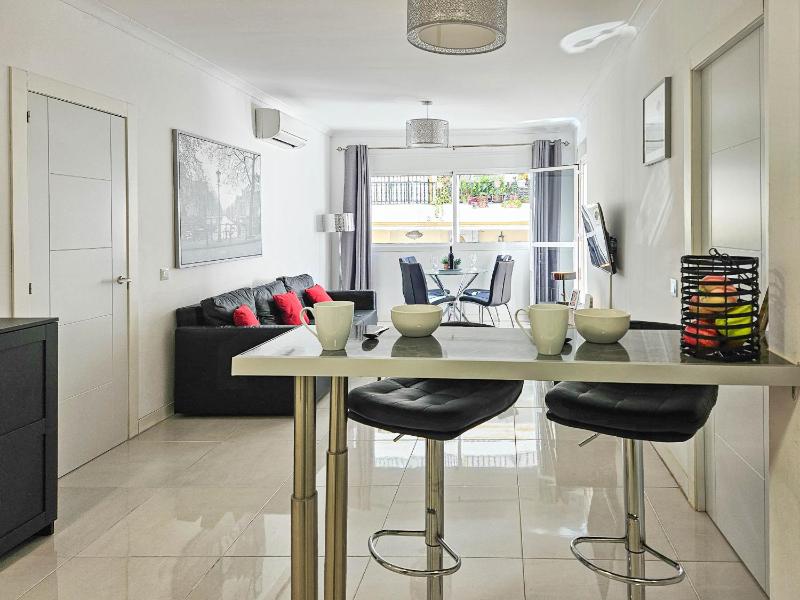 Apartment in centre of La Cala 200 metres from beach - image 12