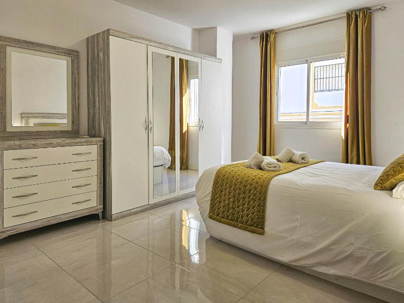 Apartment in centre of La Cala 200 metres from beach - image 32
