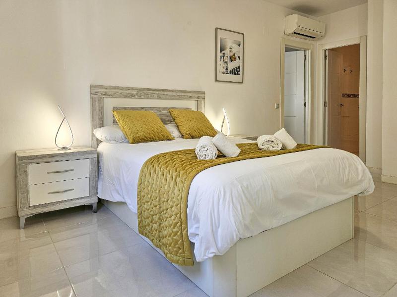 Apartment in centre of La Cala 200 metres from beach - image 42