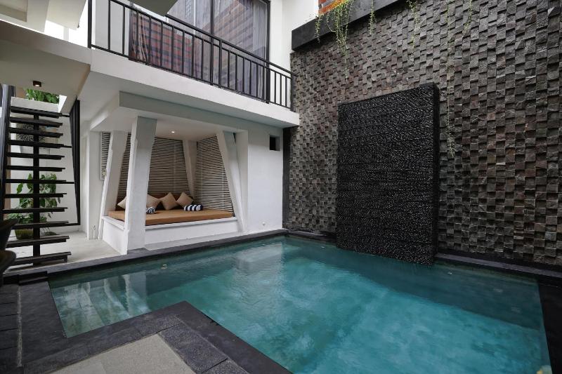 Cleo Villa Padma Legian - image 1