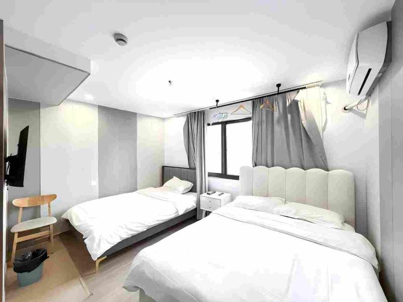 Ru Yuan Selected Hotels People's Square Store - image 12