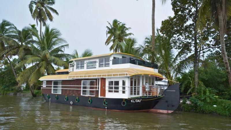 White Rose House Boat - image 21