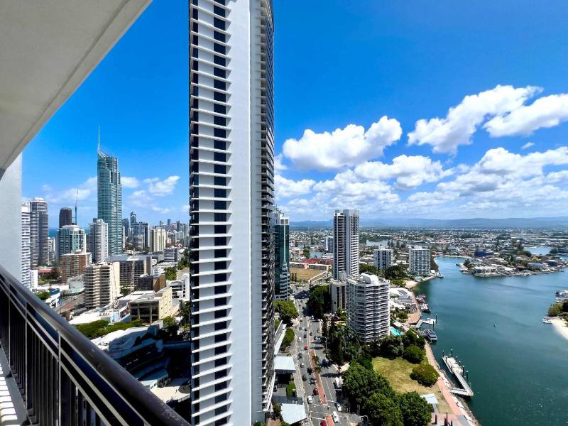 26th Floor at Chevron - image 5