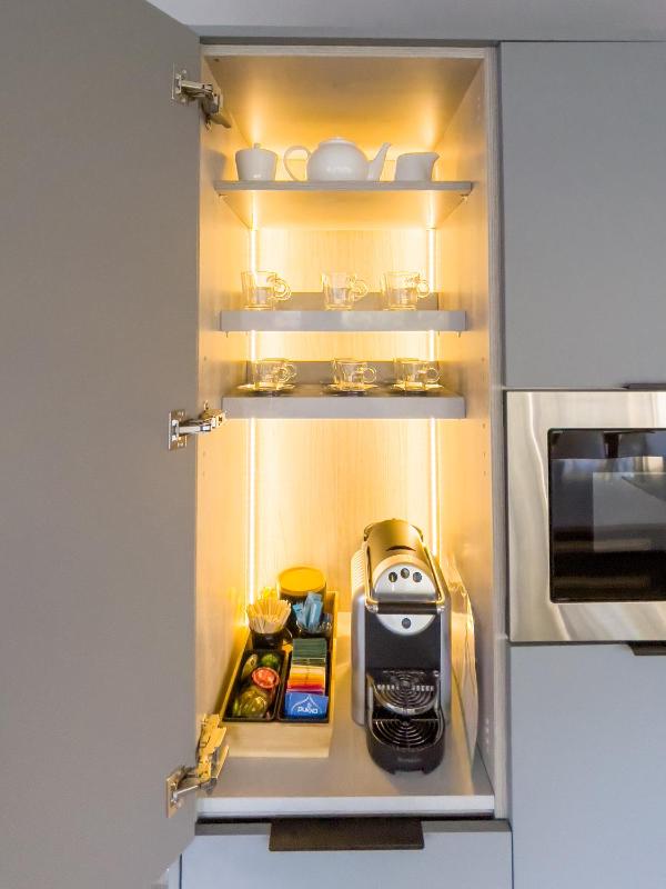 Stunning Modern Glass Wall Penthouse City Centre - image 46