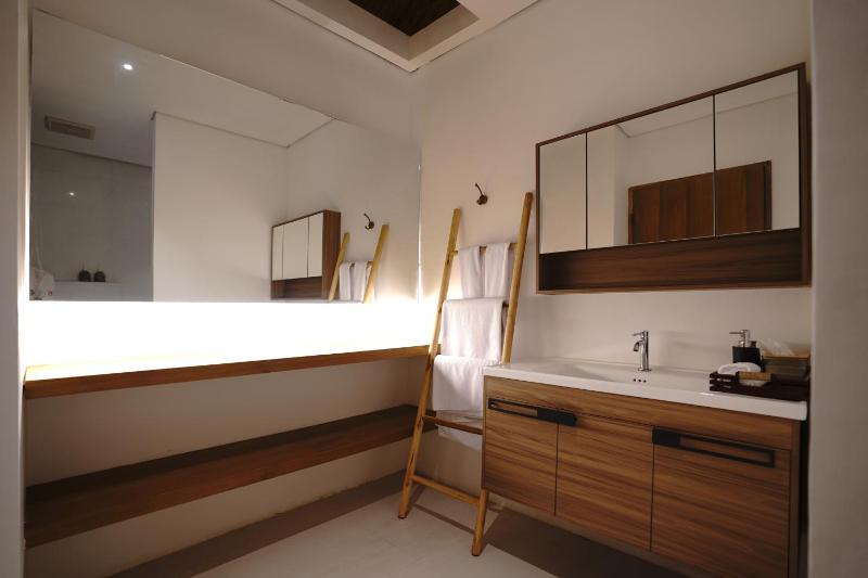 Cleo Villa Padma Legian - image 2