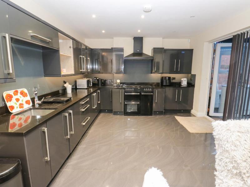 Middleton Park House - image 9