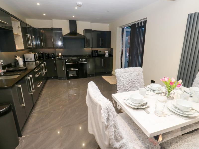 Middleton Park House - image 11