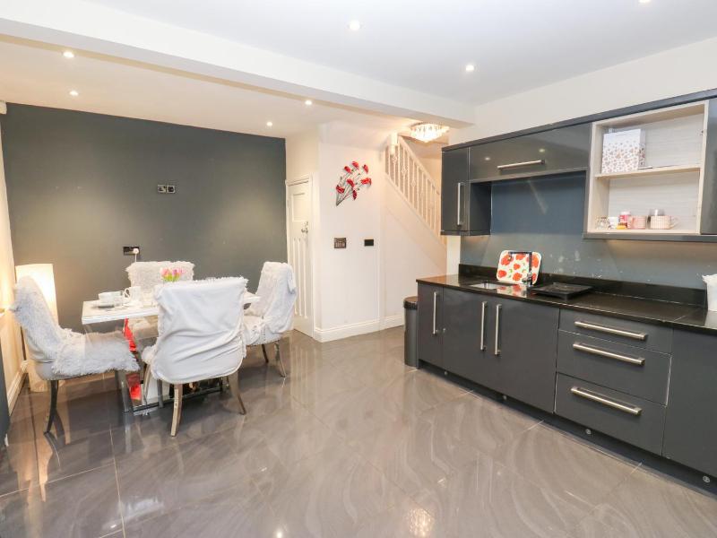 Middleton Park House - image 10