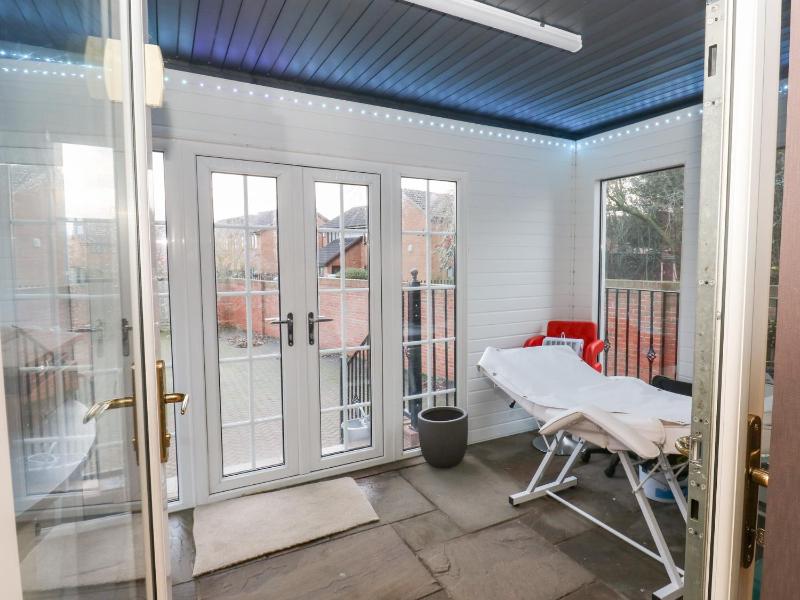 Middleton Park House - image 14