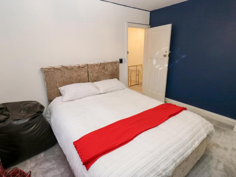 Middleton Park House - image 5