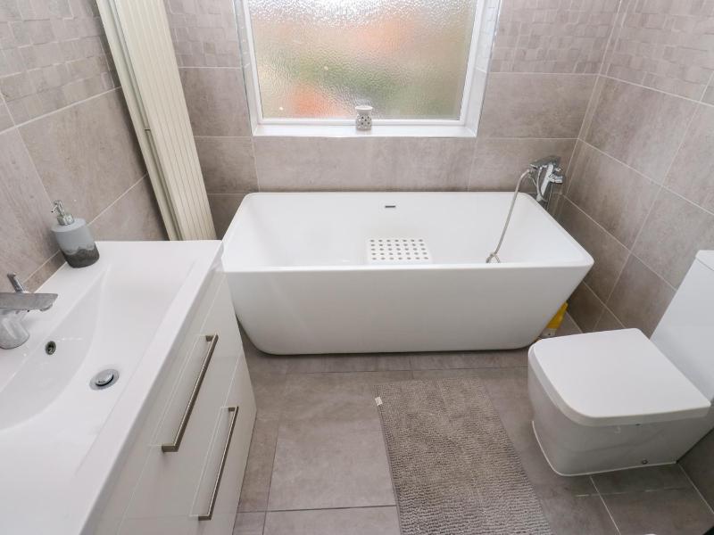 Middleton Park House - image 3