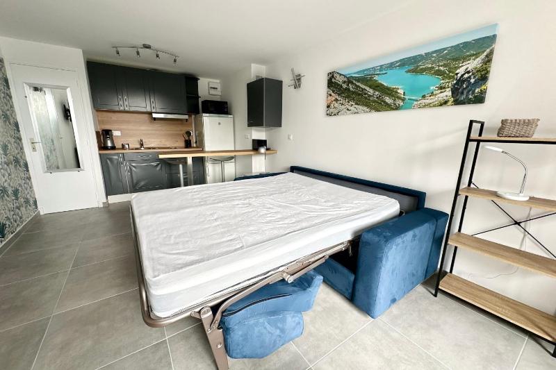 Sublime studio with large terrace and pool - image 15