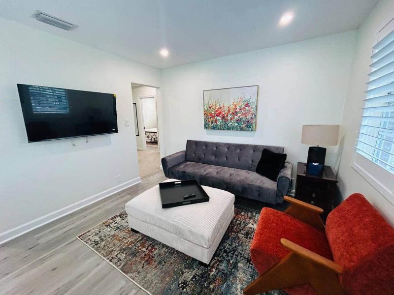 Hi Guest! It’s the upstairs of a cozy duplex. - image 7